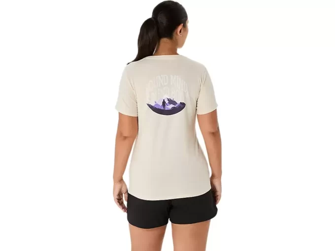 CAMISETA ASICS NATURE DE MANGA CORTA CON CUELLO EN V PARA MUJER CAMISETA ASICS NATURE DE MANGA CORTA CON CUELLO EN V PARA MUJER