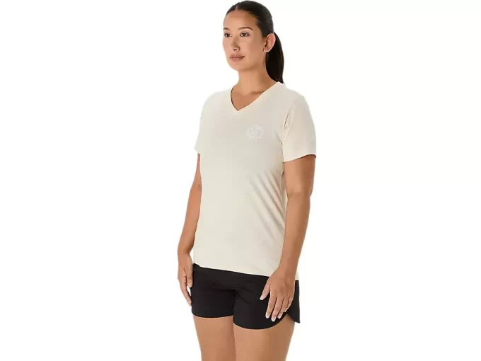 CAMISETA ASICS NATURE DE MANGA CORTA CON CUELLO EN V PARA MUJER CAMISETA ASICS NATURE DE MANGA CORTA CON CUELLO EN V PARA MUJER