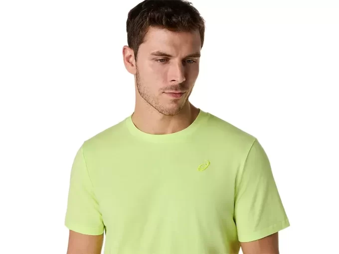 CAMISETA CON BORDADO EN ESPIRAL DE ASICS CAMISETA CON BORDADO EN ESPIRAL DE ASICS