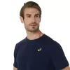 CAMISETA CON BORDADO EN ESPIRAL DE ASICS CAMISETA CON BORDADO EN ESPIRAL DE ASICS