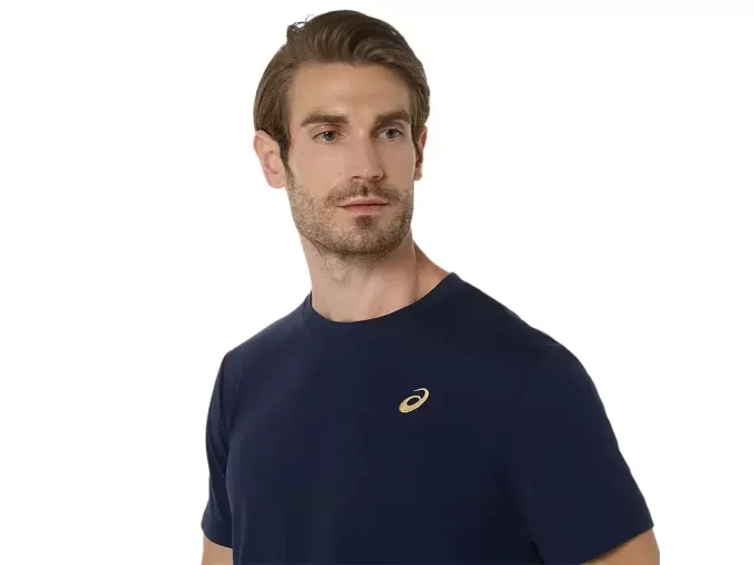 CAMISETA CON BORDADO EN ESPIRAL DE ASICS CAMISETA CON BORDADO EN ESPIRAL DE ASICS
