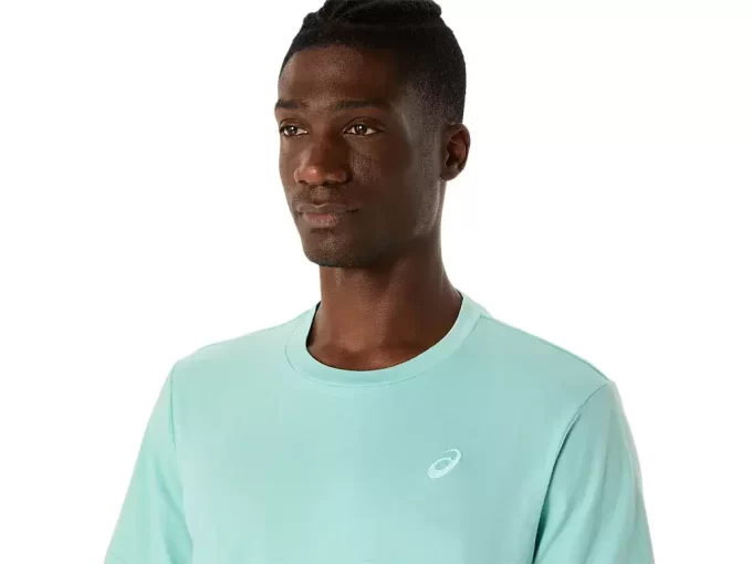 CAMISETA CON BORDADO EN ESPIRAL DE ASICS CAMISETA CON BORDADO EN ESPIRAL DE ASICS