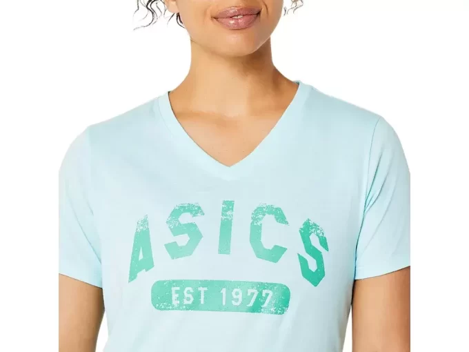 CAMISETA DE MANGA CORTA PARA MUJER EST. 1977 CON CUELLO EN V CAMISETA DE MANGA CORTA PARA MUJER EST. 1977 CON CUELLO EN V
