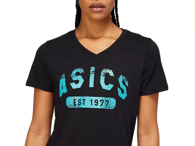 CAMISETA DE MANGA CORTA PARA MUJER EST. 1977 CON CUELLO EN V