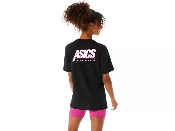 CAMISETA UNISEX ASICS SMSB 1977 RUN CLUB DE MANGA CORTA CAMISETA UNISEX ASICS SMSB 1977 RUN CLUB DE MANGA CORTA