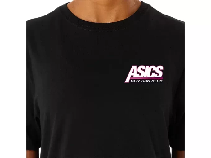 CAMISETA UNISEX ASICS SMSB 1977 RUN CLUB DE MANGA CORTA CAMISETA UNISEX ASICS SMSB 1977 RUN CLUB DE MANGA CORTA