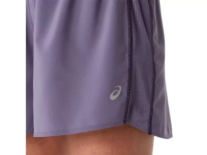 PANTALÓN CORTO ASICS PLATA DE 4 PULGADAS PANTALÓN CORTO ASICS PLATA DE 4 PULGADAS