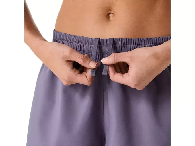 PANTALÓN CORTO ASICS PLATA DE 4 PULGADAS PANTALÓN CORTO ASICS PLATA DE 4 PULGADAS