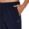 PANTALÓN TEJIDO CON BORDADO EN ESPIRAL DE ASICS PANTALÓN TEJIDO CON BORDADO EN ESPIRAL DE ASICS